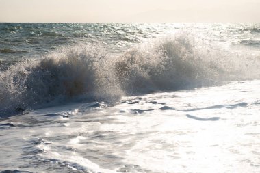 Sicilya 'da bir plaj. Akdeniz kıyısı. Dalgalar