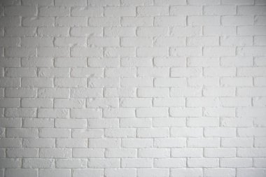 Arka plan için ışık ve gölge ile modern beyaz tuğla duvar dokusu