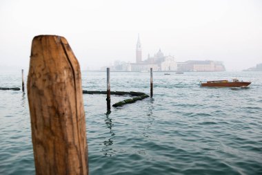 Büyük kanal, Venedik, İtalya. Güzel romantik İtalyan şehri gün doğumunda