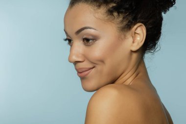 genç güzel bir Afrikalı-Amerikalı kadın