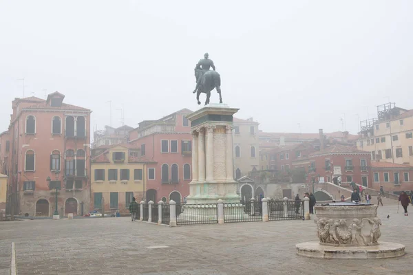 Forntida Vackert Torg Med Ridstaty Och Byggnader Venedig Italien Dimmigt — Stockfoto