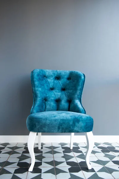 Modern Design Interieur Met Elegante Blauwe Stoel Retro Stijl Grijze — Stockfoto