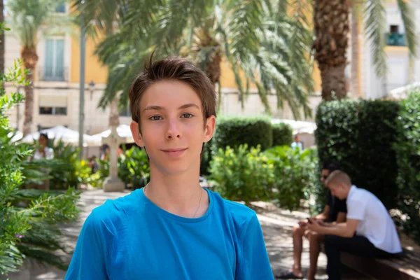Adolescente Niño Años Posando Sobre Calle Verano Alicante España — Foto de Stock