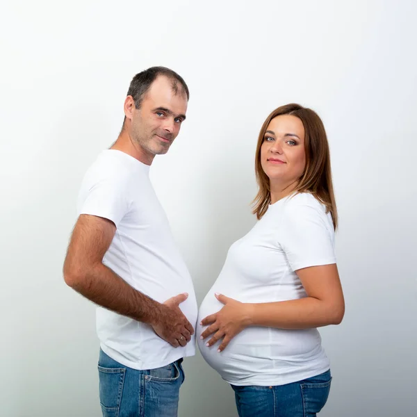 Zwangerschap Gelukkige Familie Verwacht Baby Een Man Een Zwangere Vrouw — Stockfoto
