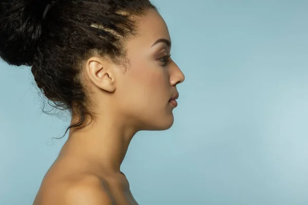 Jeune Belle Femme Afro Américaine — Photo