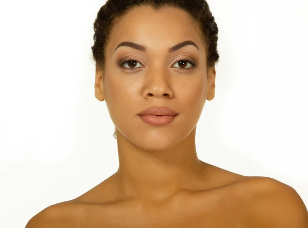 Joven Hermosa Mujer Afroamericana Aislada Sobre Fondo Blanco —  Fotos de Stock