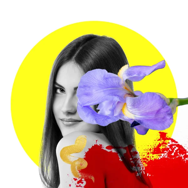 Aantrekkelijk Vrolijk Meisje Met Mooie Irisbloem Heldere Verfstreken Modern Modeontwerp — Stockfoto