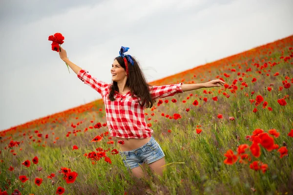 Young Beautiful Woman Poppy Field Summer Outdoor — Stock Photo, Image