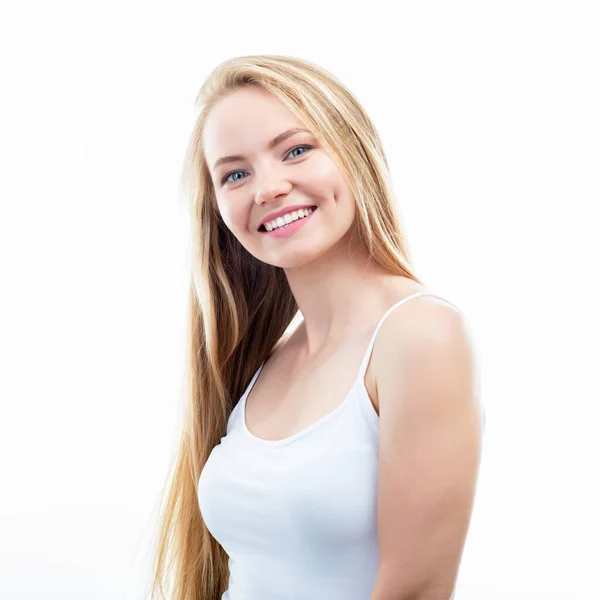 Mutlu Gülümseyen Genç Güzel Sarışın Kadın Beyaz Arka Planda Poz — Stok fotoğraf