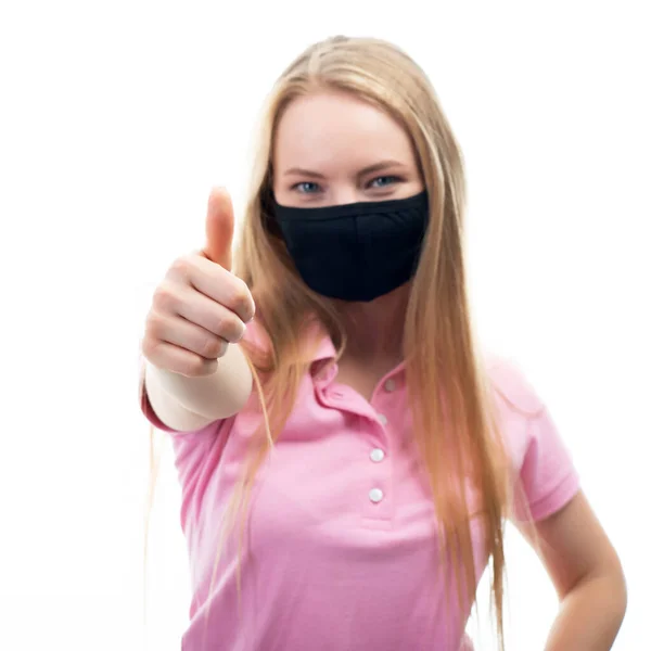 Junge Attraktive Blonde Frau Mit Schutzmaske Die Unter Quarantäne Stehenden — Stockfoto