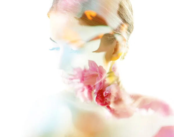 Prachtig Jong Vrouwelijk Gezicht Met Lentebloeiende Kersenboom Bloemen Dubbele Belichting — Stockfoto