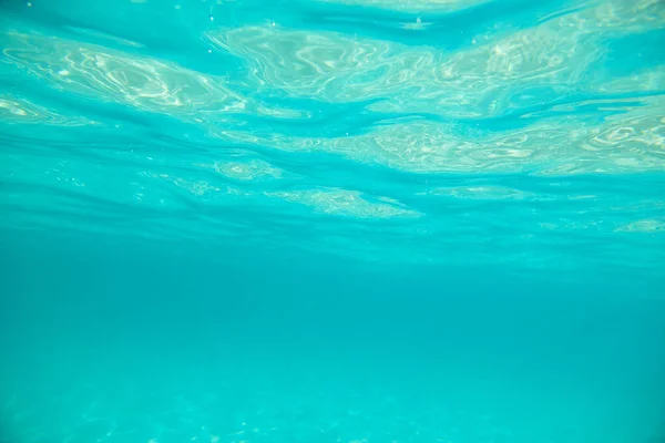 Türkisfarbenes Ruhiges Meer Mit Wellen Und Sonnenstrahlen Unter Wasser Ozean — Stockfoto