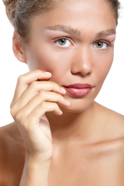 Retrato Una Hermosa Mujer Joven Con Piel Limpia Maquillaje Día — Foto de Stock