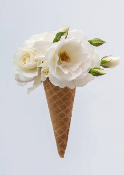 Ice Cream Waffle Cone Bouquet Summer Flowers White Roses Diet — Stock Photo, Image