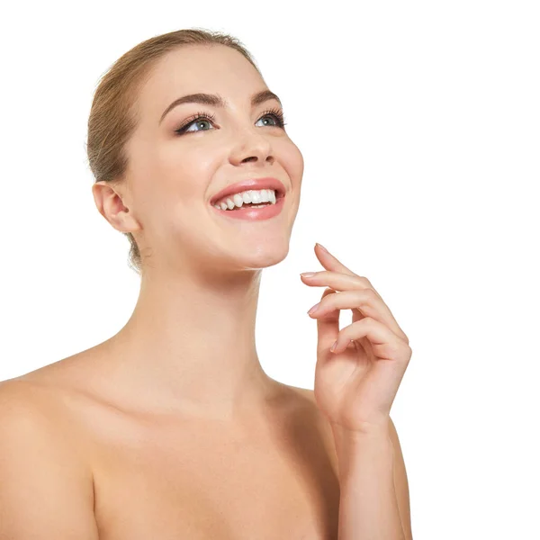 Jovem Mulher Atraente Posando Estúdio Feliz Sorrindo Sobre Fundo Branco — Fotografia de Stock