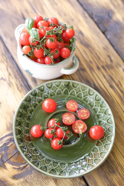 Tomates rojos de cereza — Foto de Stock
