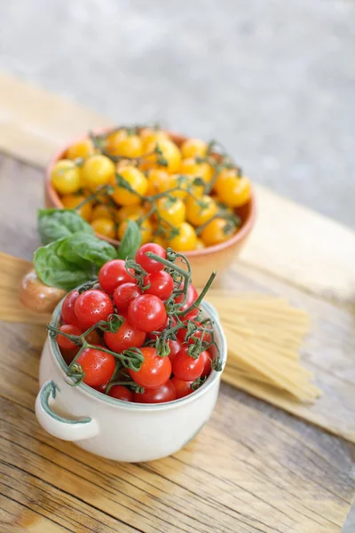 Tomates cherry y espaguetis — Foto de Stock