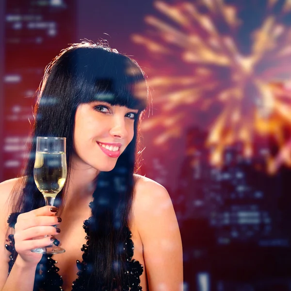 Lachende vrouw met een glas champagne Rechtenvrije Stockfoto's