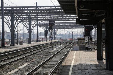 Demiryolu parça ve Brüksel Güney Demiryolu İstasyonu Tren