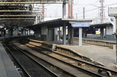 Demiryolu parça ve Brüksel Güney Demiryolu İstasyonu Tren