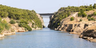 Korint Kanalı, Korint Körfezi 'ni Yunanistan' ın Ege Denizi 'ndeki Saronik Körfezi' ne bağlayan bir kanaldır.