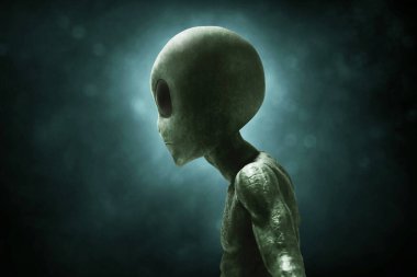 Karanlık arka plandaki uzaylı yaratık.