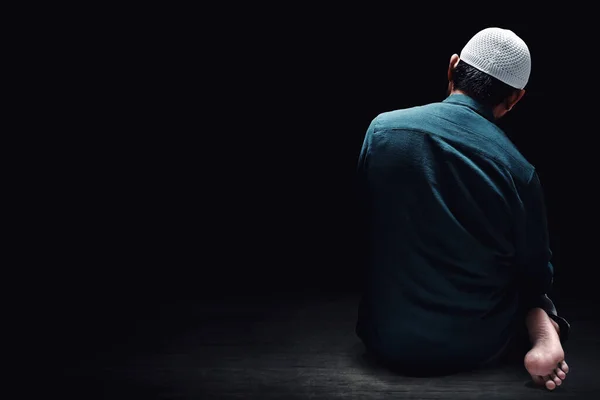 Мусульманин Молится Мечети — стоковое фото