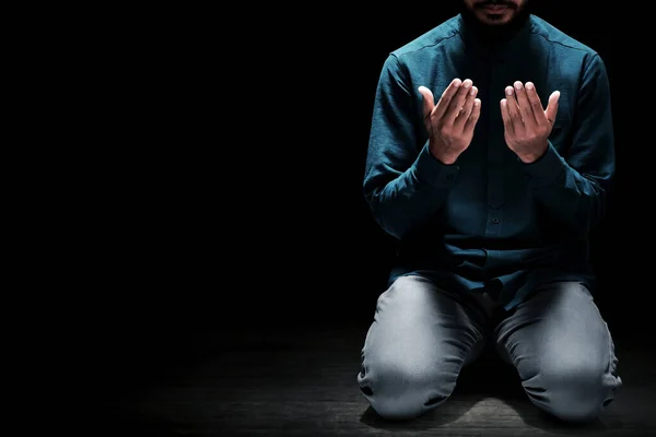 Muszlim Férfi Imádkozik Mecsetben — Stock Fotó
