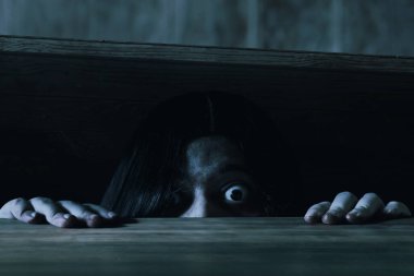 Korkunç hayalet kadın, Cadılar Bayramı teması