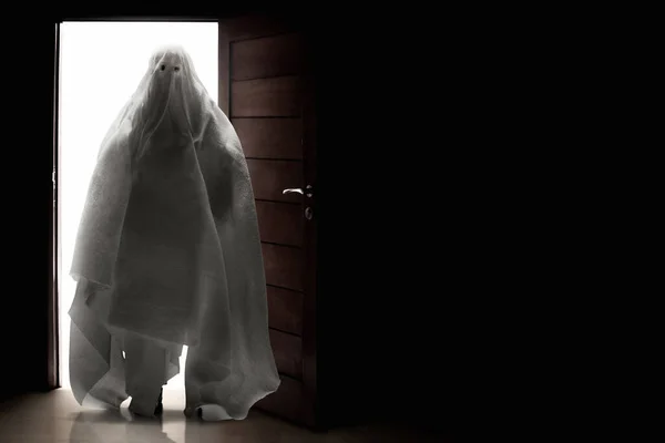 Fantôme Blanc Dans Une Maison Hantée — Photo