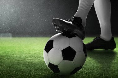 Profesyonel futbolcu iş başında.