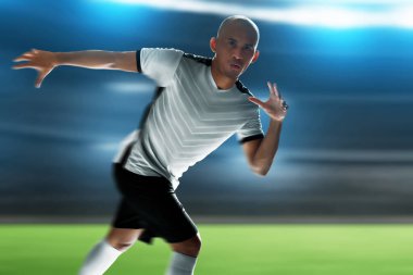 Profesyonel futbolcu iş başında.