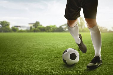 Profesyonel futbolcu iş başında.