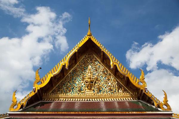 Thailändska templet taket. Stockbild