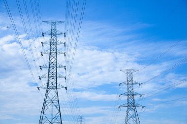 yüksek gerilim kuleleri.