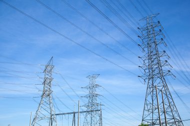 yüksek gerilim kuleleri.