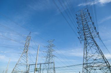 yüksek gerilim kuleleri.