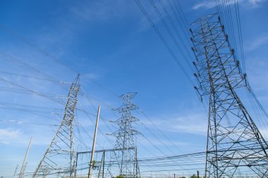 yüksek gerilim kuleleri.