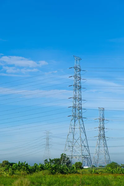 yüksek gerilim kuleleri.