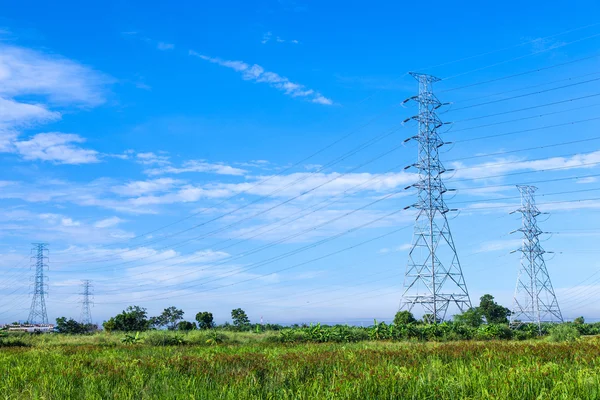 Hoogspanning torens. — Stockfoto