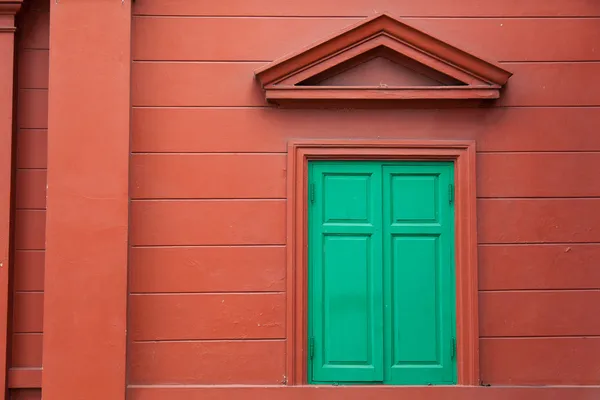 Window and red wall. — Stock Photo, Image