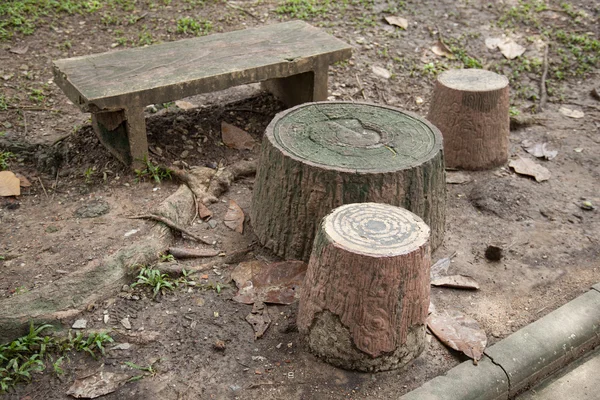 Chaises et tables . — Photo