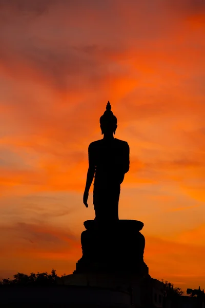 Buddha bei Sonnenuntergang. — Stockfoto