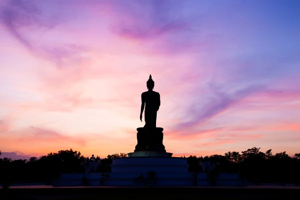 Buddha při západu slunce. — Stock fotografie