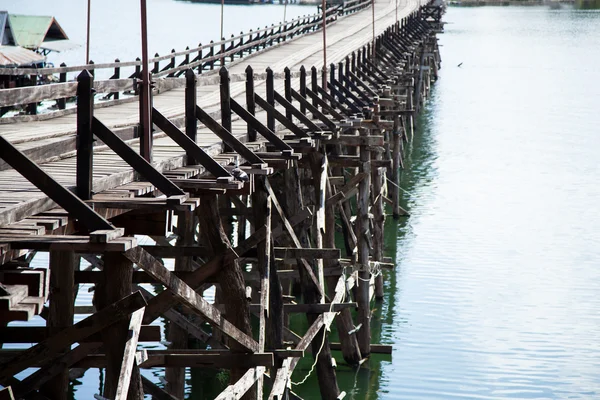 Wooden bridge across the river. — Stock Photo, Image