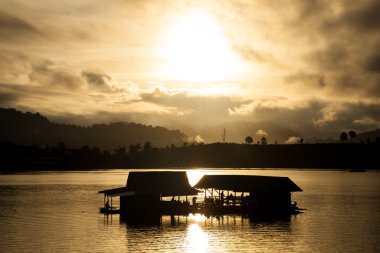 silhouettes of Nehri rafting.