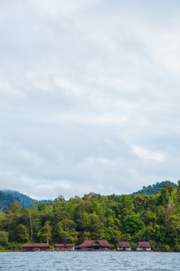 Nehirde beldesidir..