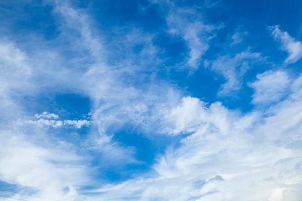 Lucht met wolken. — Stockfoto