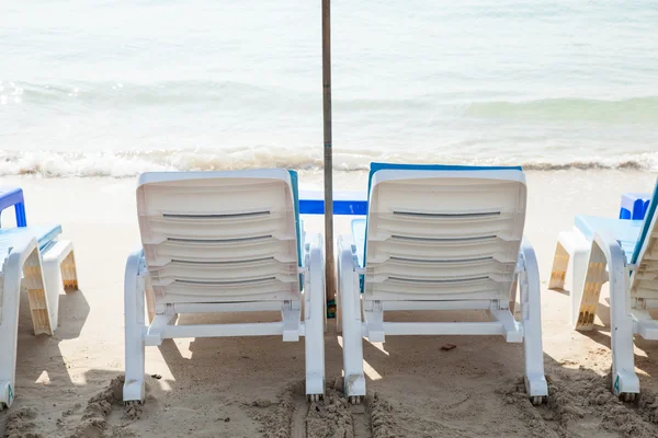 Benches and umbrellas. — Stock Photo, Image