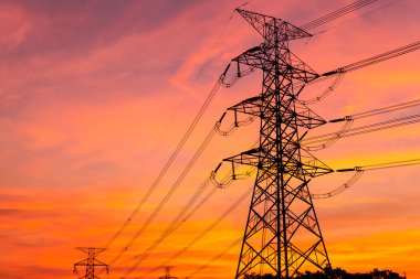 yüksek gerilim kuleleri.